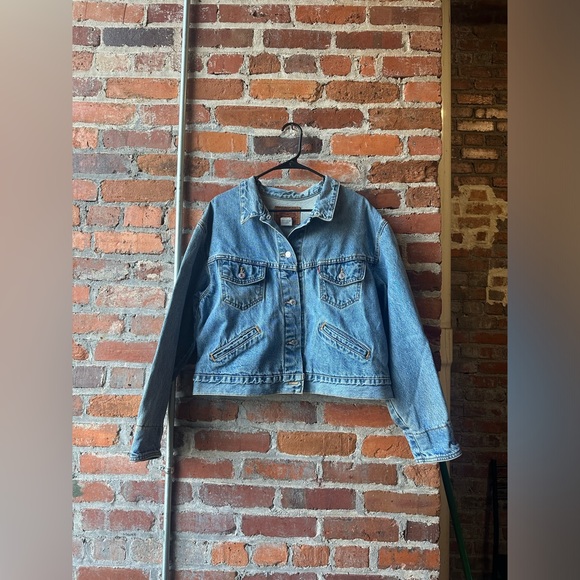 Levi’s Strauss & Co. Women’s Jean Jacket, size Large - Picture 3 of 12